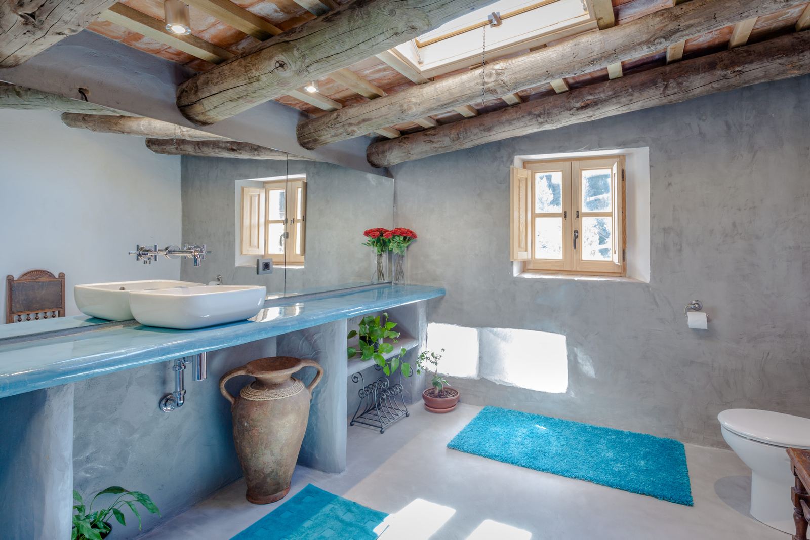 Bathroom with double basin and bathtub