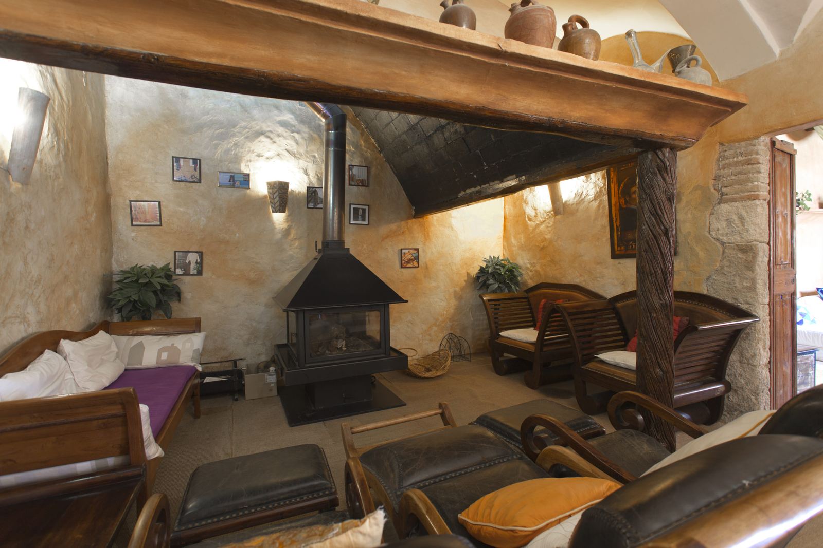 Lounge with Scandinavian fireplace